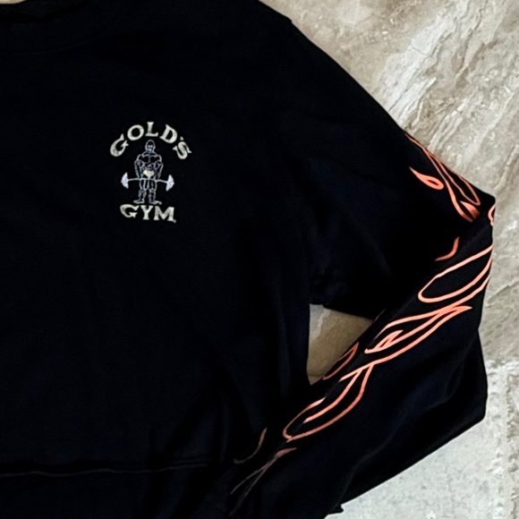 NWOT Darc Sport Cropped Black Gold's Gym Orange Flame Long-Sleeve Tee (Size M) - Picture 6 of 6